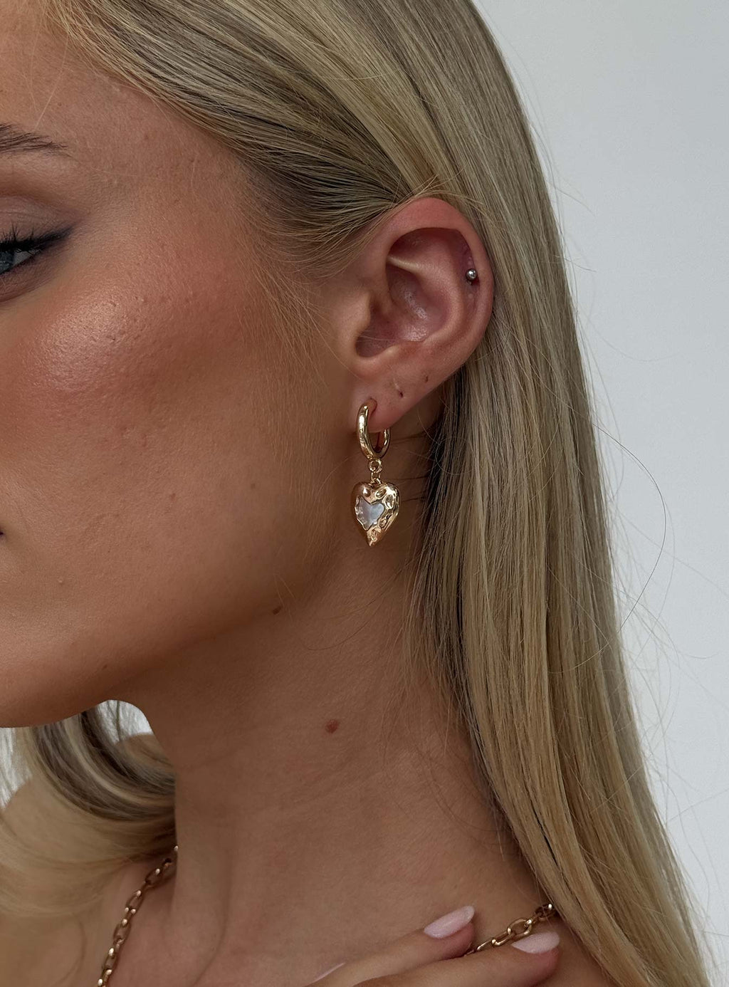 Live In Reality Heart Earrings Gold