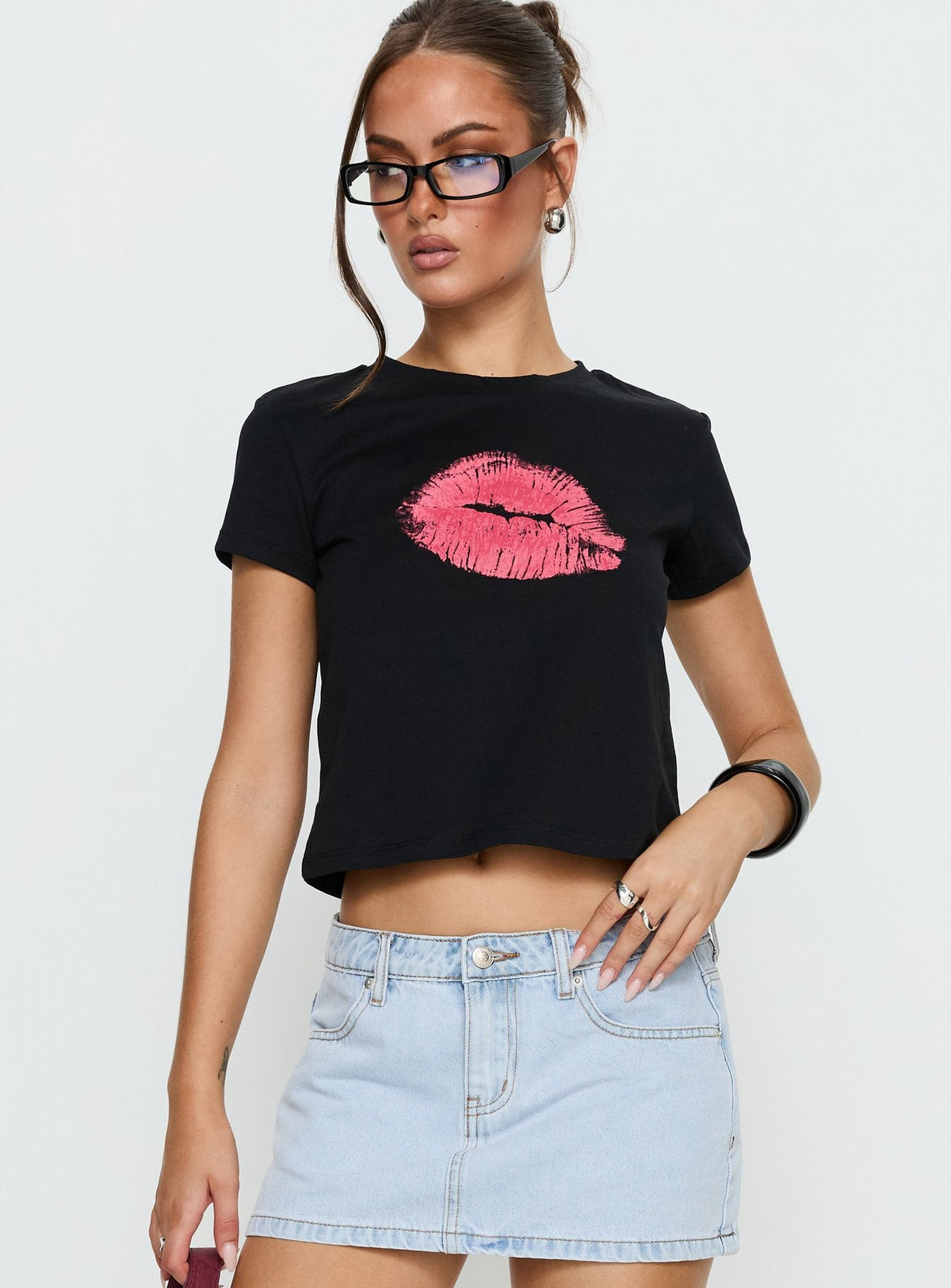 Kiss Kiss Graphic Baby Tee Black