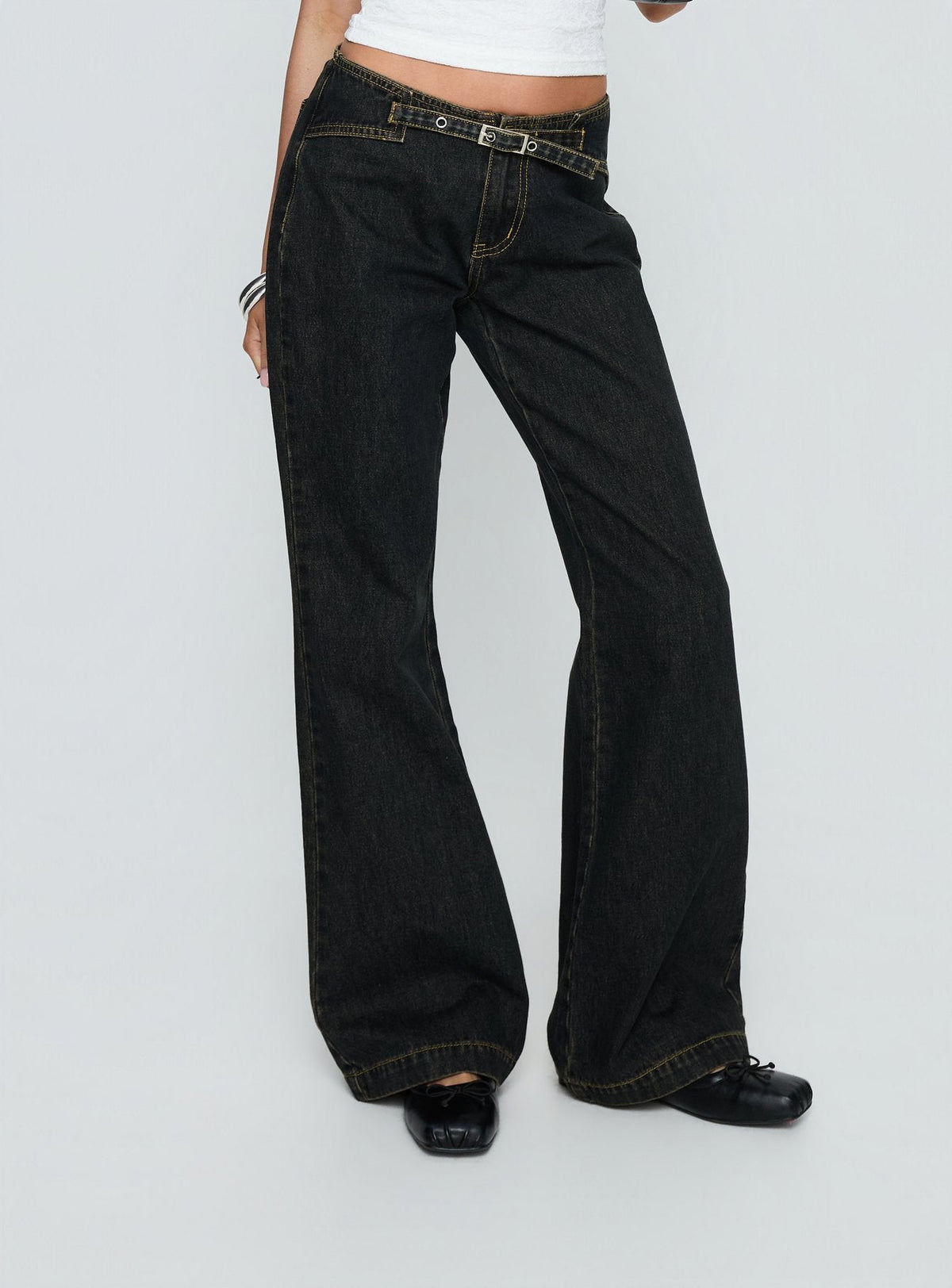 Slow Ride Mid Rise Bootleg Belted Jeans Grunge Wash